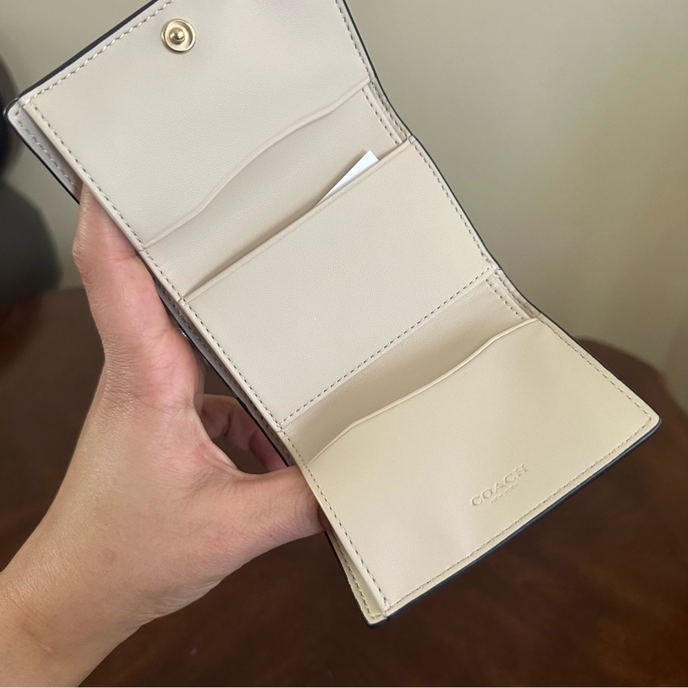 New Coach Micro Wallet - Picture 15 of 16